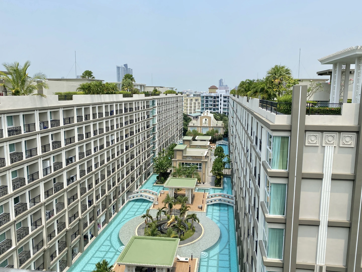 19 DUSIT GRAND PARK 2 Large